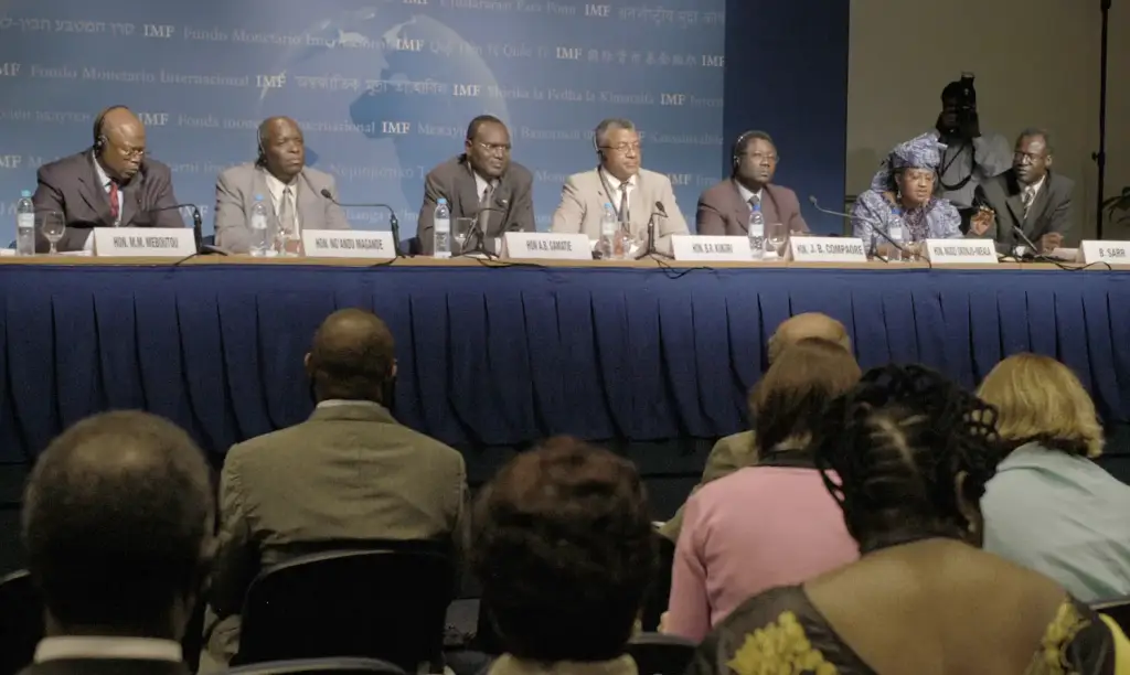 Ministres africains des Finances lors d’une conférence de presse au FMI en 2003