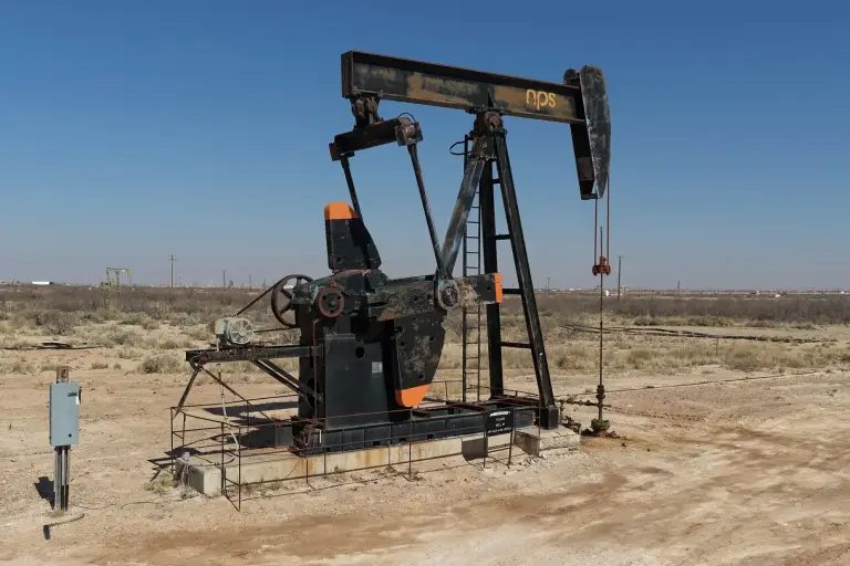 Le Brent dépasse 111 dollars sur fond d’attaques dans le Golfe
