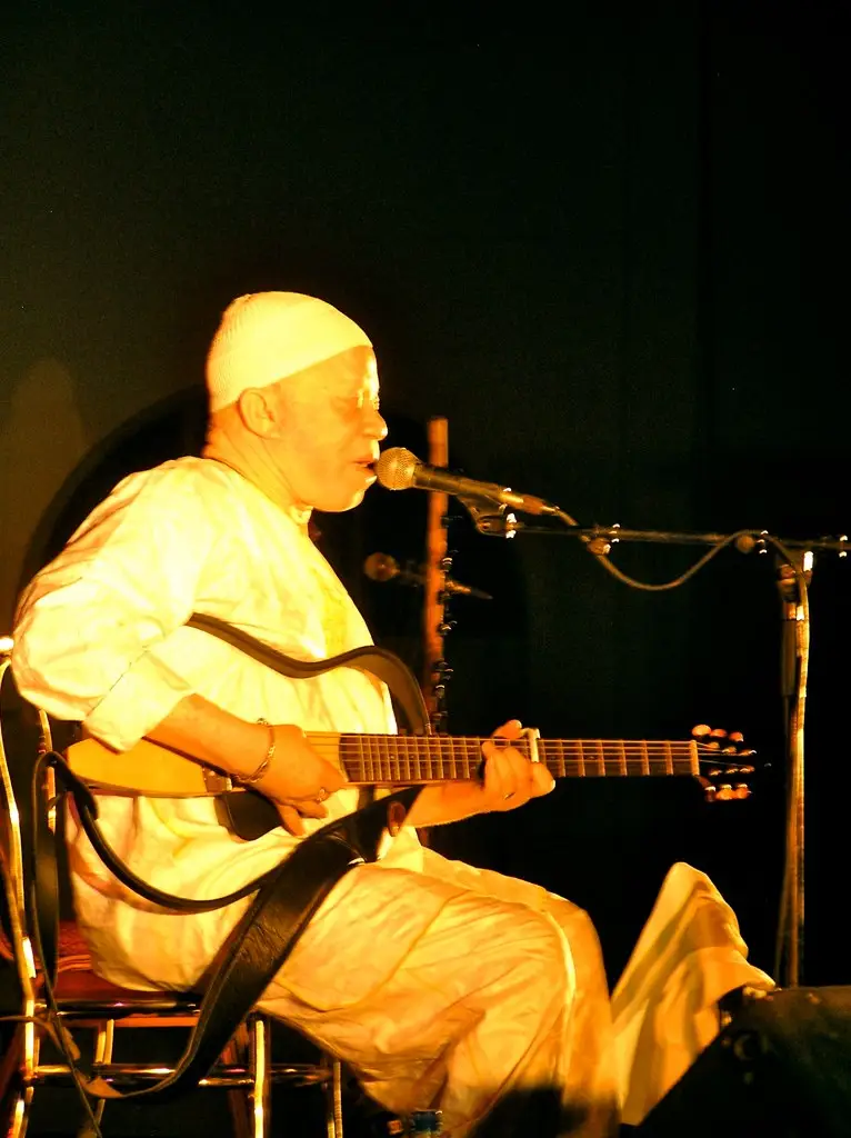 Au Burkina Faso, Adou First met la musique au service des soldats