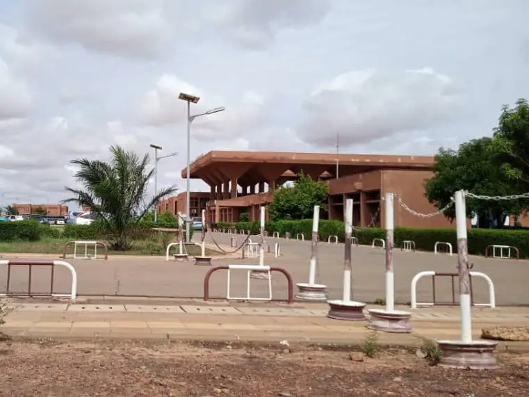 Façade d’un centre de santé à Niamey, image d’archives
