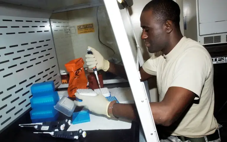 Le premier patient Ebola du Nigeria évacué vers la Suisse