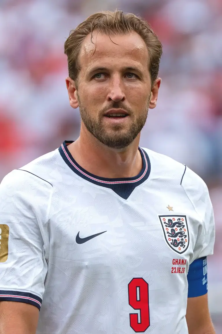 Harry Kane décroche le Ballon d’Or et met fin à 25 ans d’attente anglaise