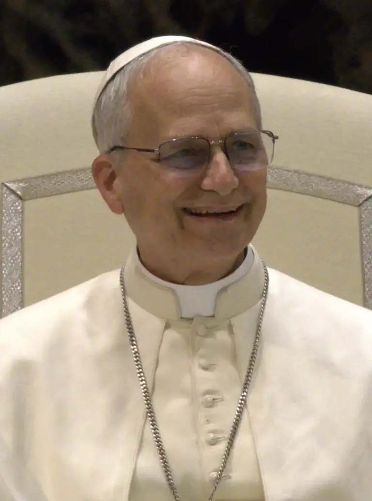 Le pape Léon XIV rentre au Vatican quatre jours après son opération