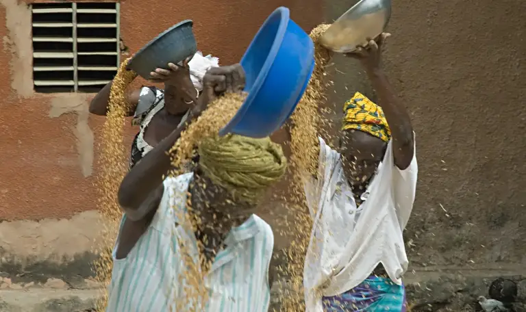 Au Burkina Faso, Falagountou distribue 140 tonnes de riz à quatorze villages
