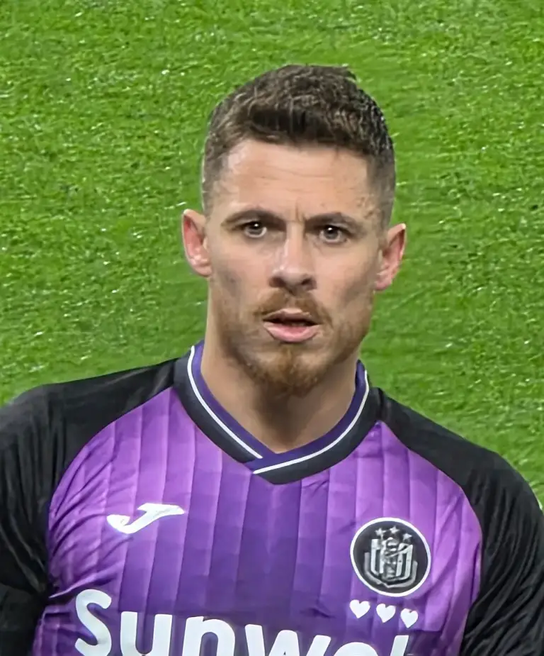 Lens renverse le Paris FC grâce à Thorgan Hazard